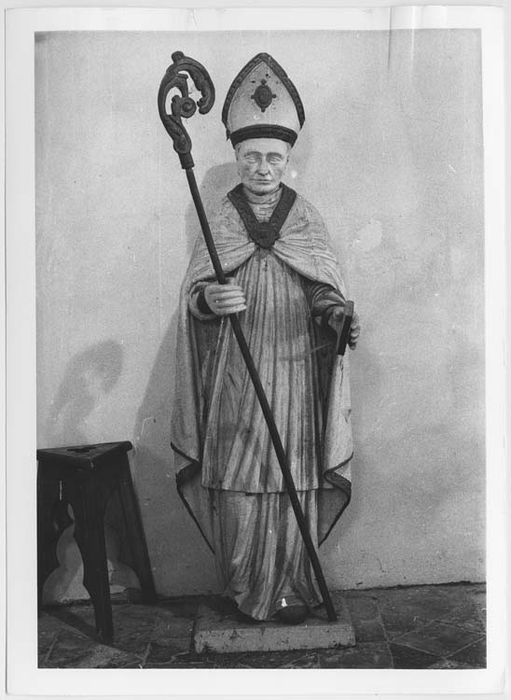 statue : Evêque