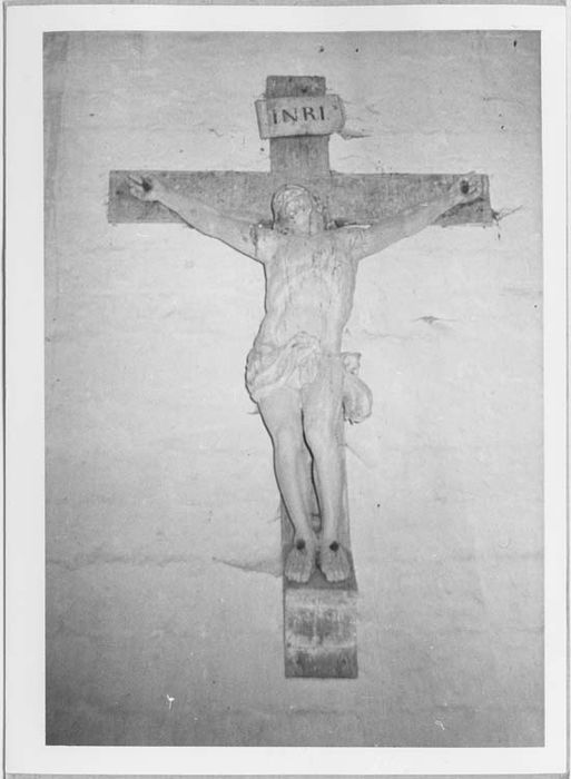 statue : Christ en croix