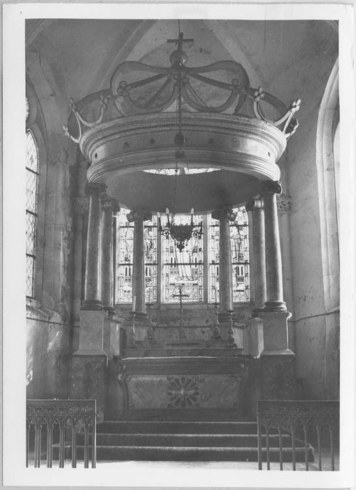 autel (maître-autel) avec ciborium