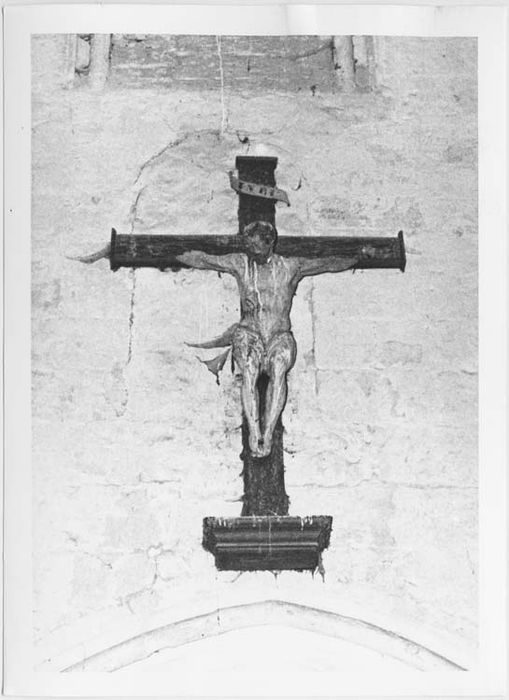 Statue : Christ en croix