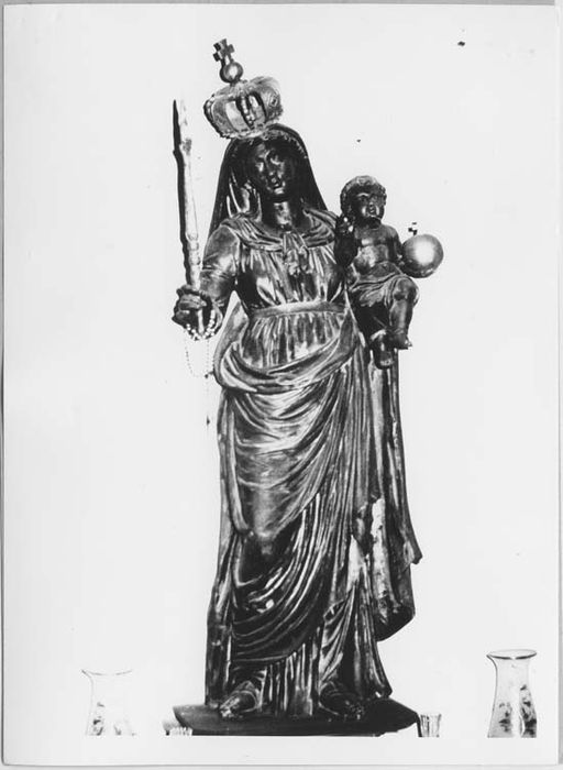 statue : Vierge à l'Enfant