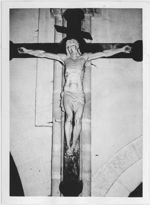 statue : Christ en croix