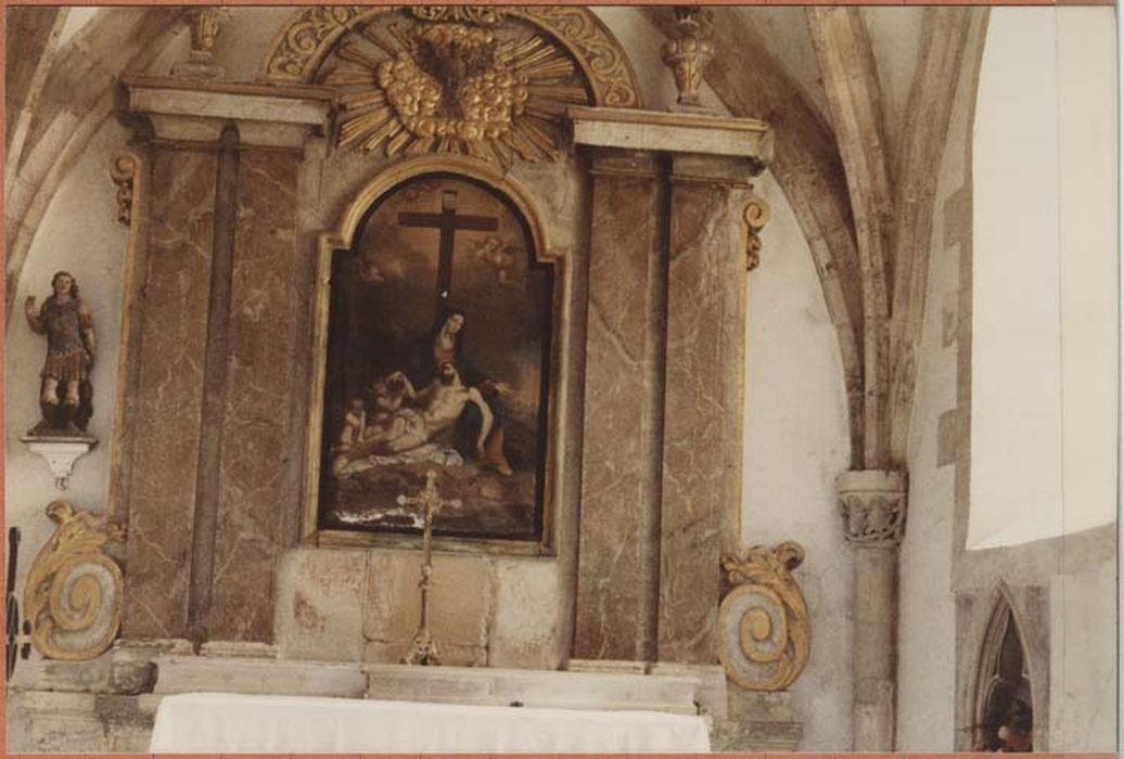 retable du maitre-autel et son tableau : Vierge de Pitié