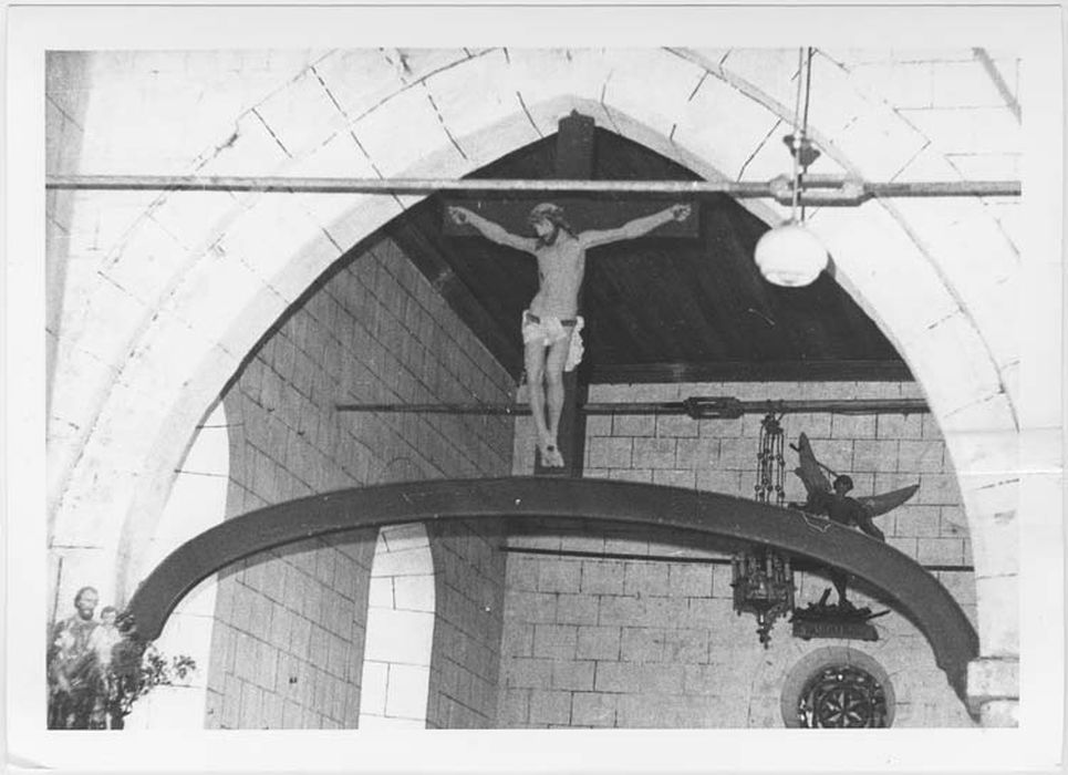 poutre de gloire et sa statue : Christ en croix