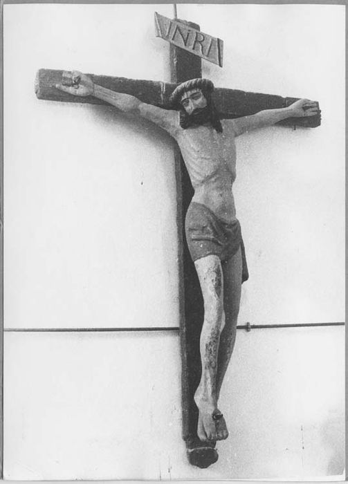 statue : Christ en croix