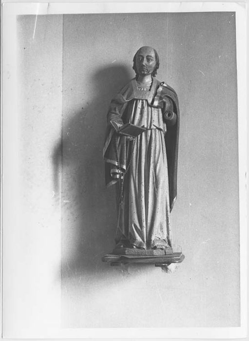 statue : Ecclésiastique tenant un livre et un chapelet - © Ministère de la Culture (France), Médiathèque du patrimoine et de la photographie, diffusion RMN-GP