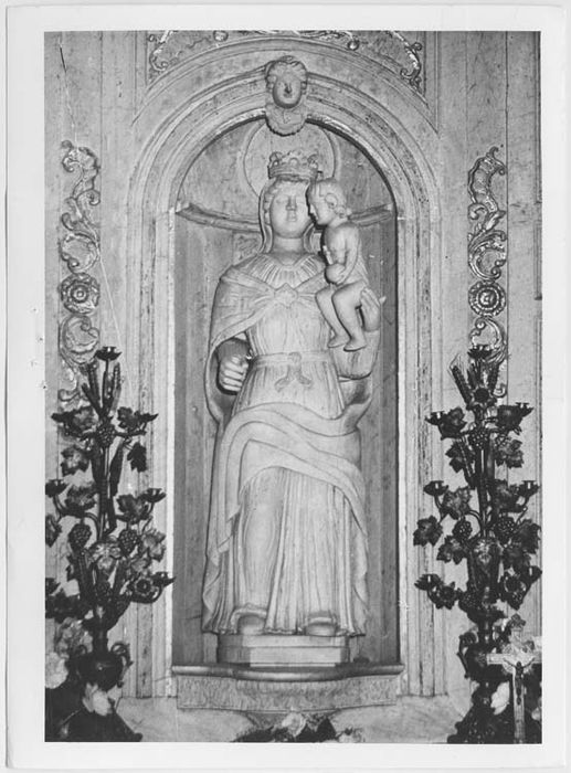 statue : Vierge à l'Enfant