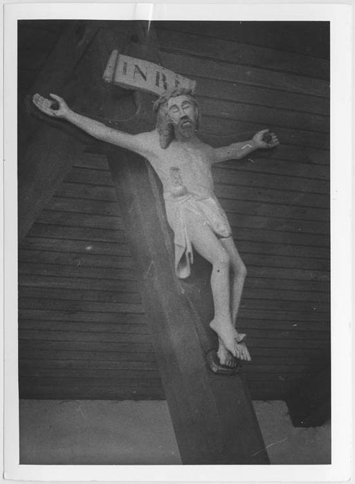 statue : Christ en croix