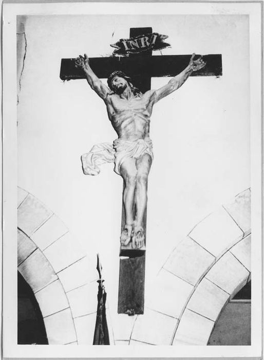 Statue : Christ en croix