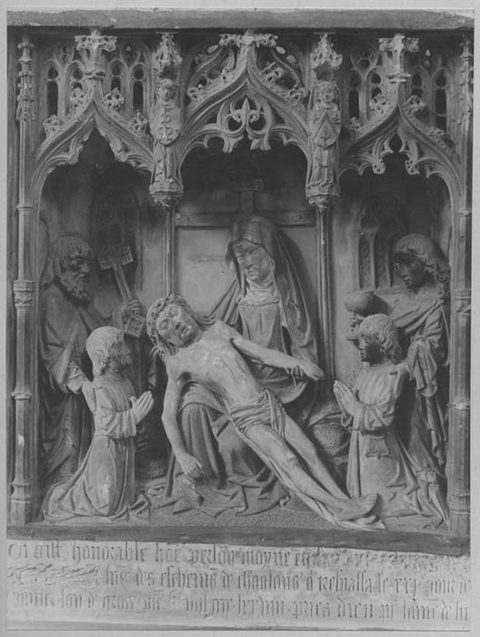 monument, bas-relief : Vierge à l'Enfant, adorée par deux donateurs accompagnés de leurs saints patrons - © Ministère de la Culture (France), Médiathèque du patrimoine et de la photographie, diffusion GrandPalaisRmn Photo