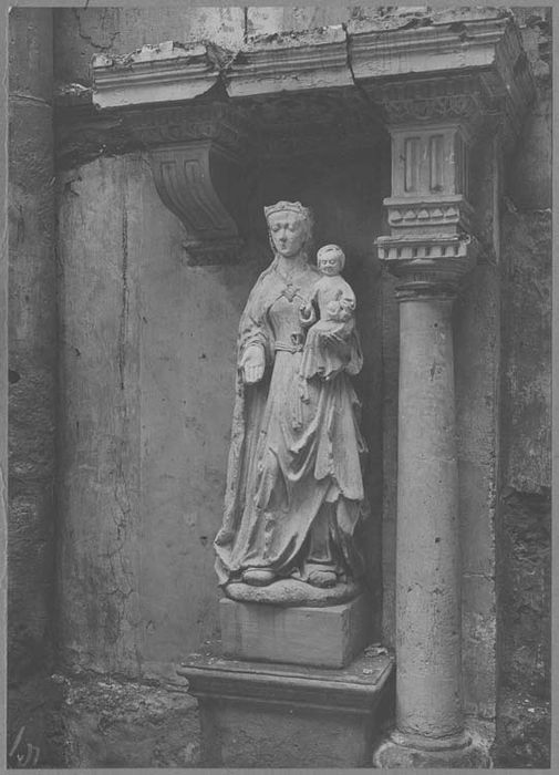 Statue : Vierge à l'Enfant