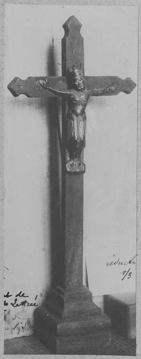 statuette : Christ en croix