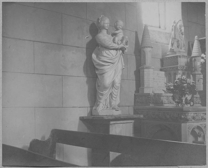 statue : Vierge à l'Enfant
