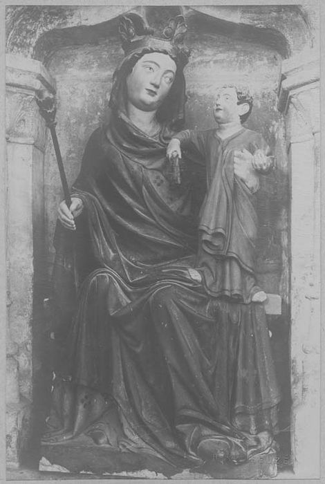 statue : Vierge à l'Enfant assise