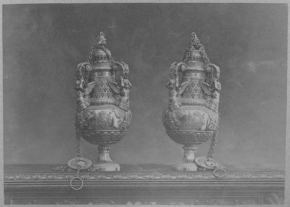 2 encensoirs, 2 navettes à encens (service du sacre de Charles X)