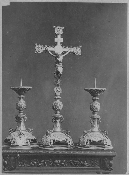 4 chandeliers d'autel, croix d'autel (service du sacre de Charles X)