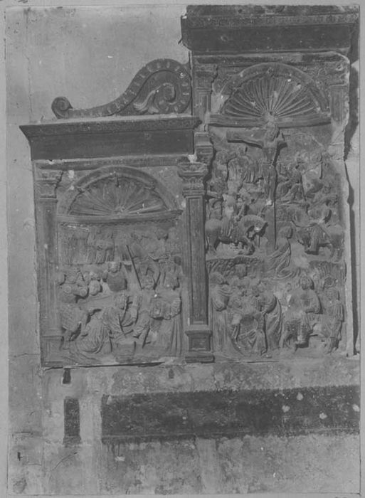 retable, 3 bas-reliefs : le Portement de croix, la Crucifixion, la Résurrection