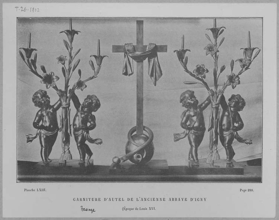 2 chandeliers (candélabre)