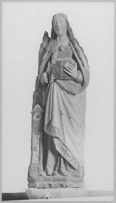 statue : Sainte Barbe