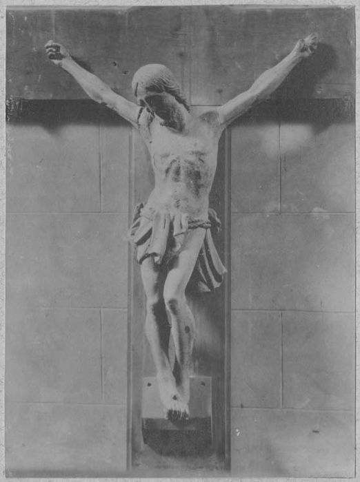 statue : Christ en croix