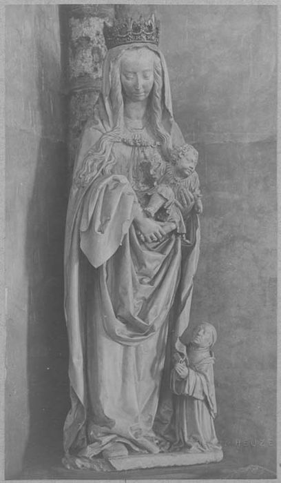 groupe sculpté (petite nature) : Vierge à l'Enfant avec un donateur - © Ministère de la Culture (France), Médiathèque du patrimoine et de la photographie, diffusion GrandPalaisRmn Photo