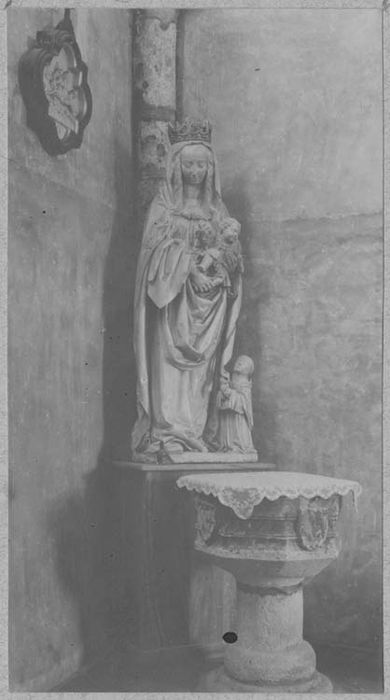 groupe sculpté (petite nature) : Vierge à l'Enfant avec un donateur - © Ministère de la Culture (France), Médiathèque du patrimoine et de la photographie, diffusion GrandPalaisRmn Photo