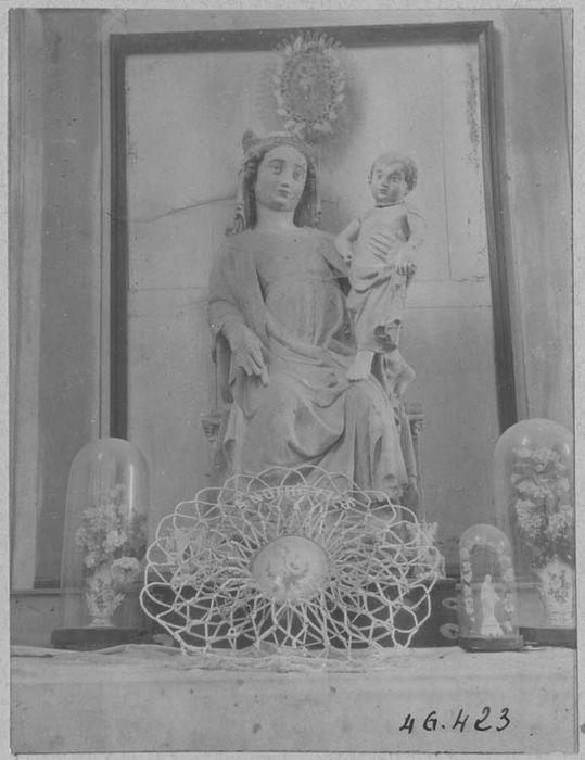 statue : Vierge à l'Enfant assise