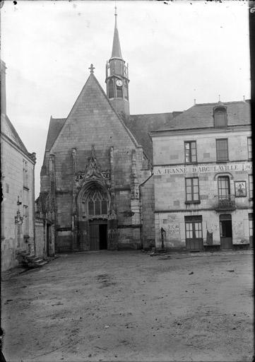 Façade ouest vue de la place