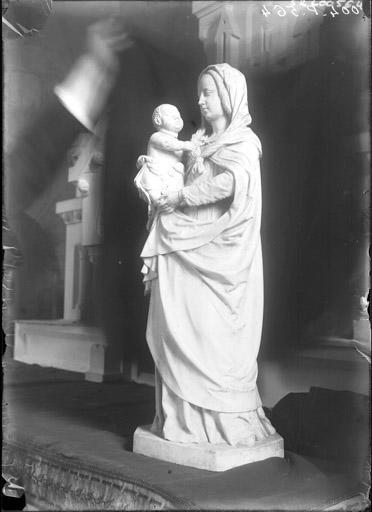 Statue, marbre : La Vierge à l'Enfant