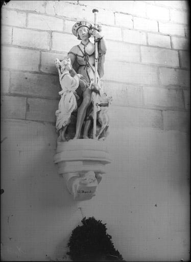 Statue en pierre : saint Roch