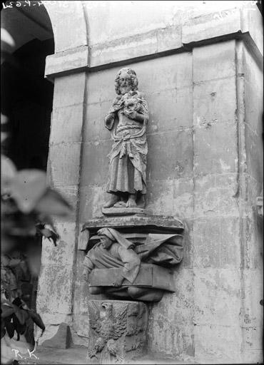 Statue de saint Jean-Baptiste, pierre polychrome, statue adossée au premier pilier du choeur à gauche