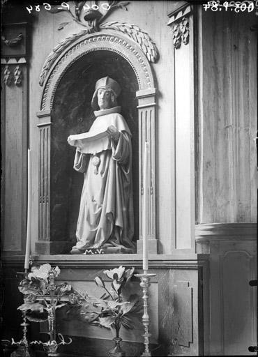 Statue en pierre de saint Yves - © Ministère de la Culture (France), Médiathèque du patrimoine et de la photographie, diffusion RMN-GP