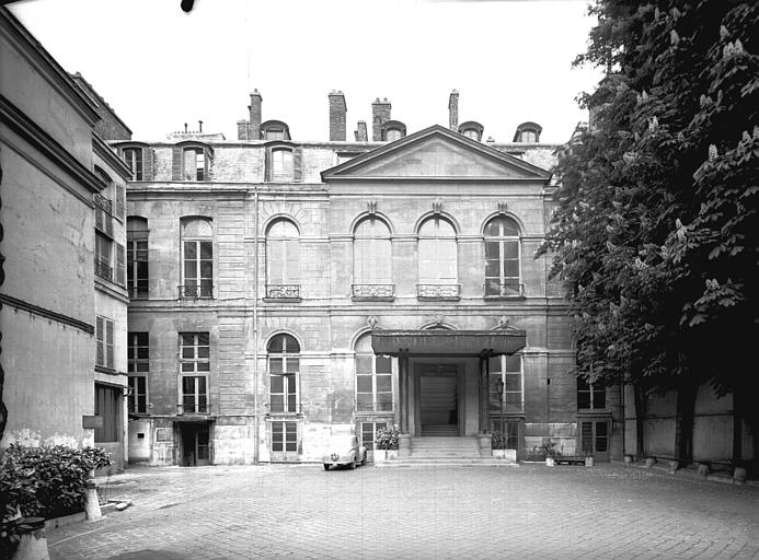 Façade sur la cour