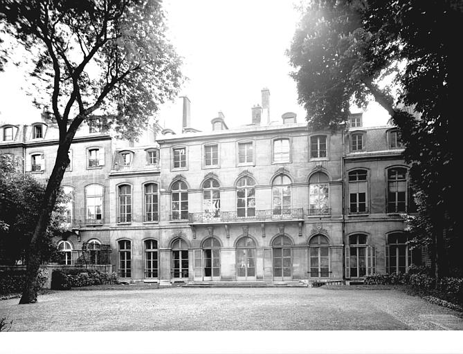 Façade sur le jardin