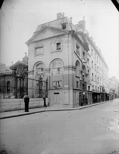 Angle des deux façades sur rue