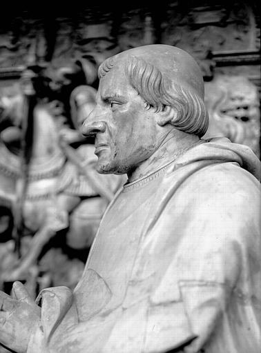 Tombeau des Cardinaux d'Amboise, statue orante de Georges II : buste de profil