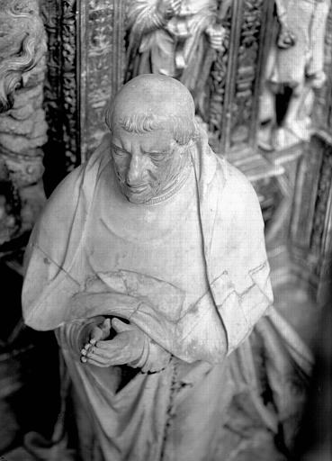 Tombeau des Cardinaux d'Amboise, statue orante de Georges II : face baissée