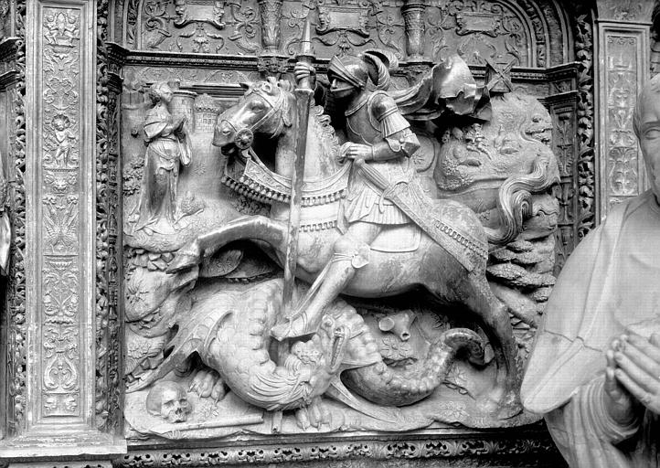 Tombeau des Cardinaux d'Amboise, dorsal, relief central : saint Georges terrassant le dragon