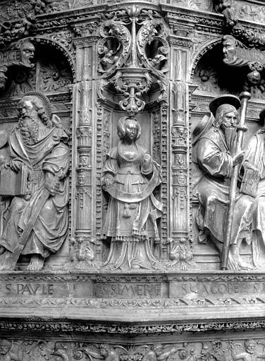 Tombeau des Cardinaux d'Amboise, entablement : statue de Sibylle Cimérienne