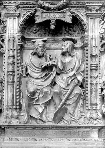 Tombeau des Cardinaux d'Amboise, entablement : statues de saint Simon et saint Thadée