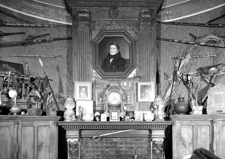 Portrait d'homme au-dessus de la cheminée, situé dans la Chambre de l'Oncle