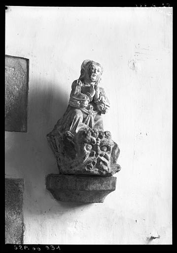 Statue en granit : sainte Marguerite - © Ministère de la Culture (France), Médiathèque du patrimoine et de la photographie, diffusion RMN-GP