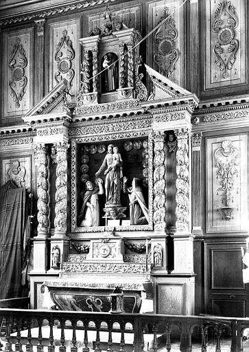 Autel et retable du Rosaire en bois sculpté