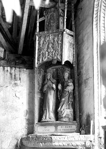 Deux statues sous un dais en bois sculpté : sainte Anne et Notre Dame de Tréguron - © Ministère de la Culture (France), Médiathèque du patrimoine et de la photographie, diffusion RMN-GP