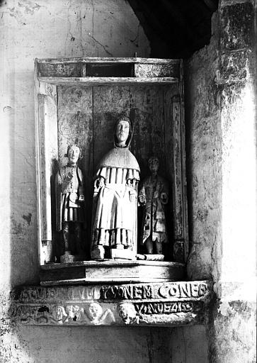Groupe en bois : saint Yves entre le pauvre et le riche - © Ministère de la Culture (France), Médiathèque du patrimoine et de la photographie, diffusion RMN-GP