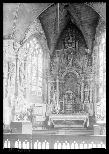 Retable du maître-autel en bois sculpté