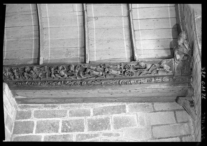 Sablières du croisillon nord en bois sculpté