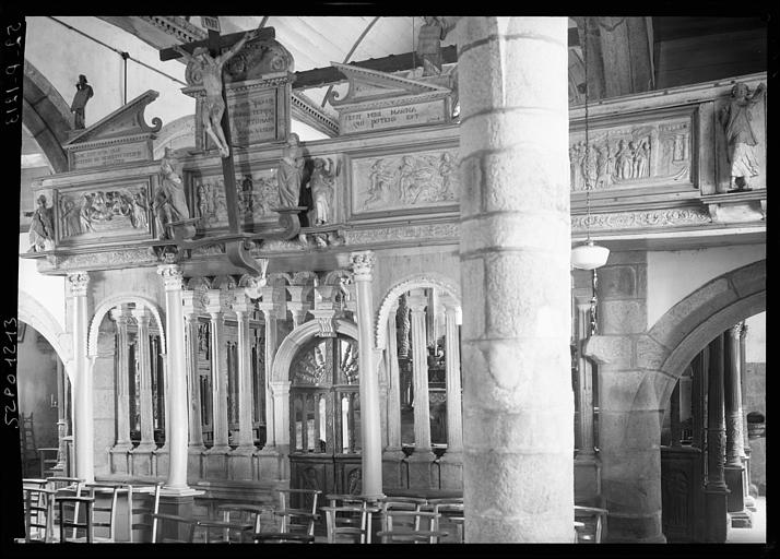 Jubé et cloître du choeur, pierre et bois : vue côté nef