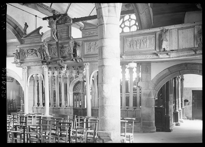 Jubé et cloître du choeur, pierre et bois : vue côté nef