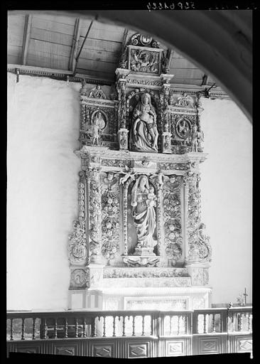 Retable de la Vierge en bois polychromé